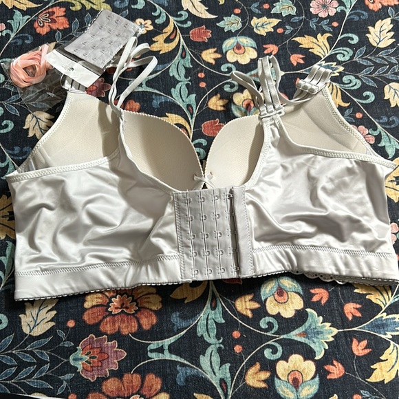 NWT Estey Bra with extension - Picture 6 of 10